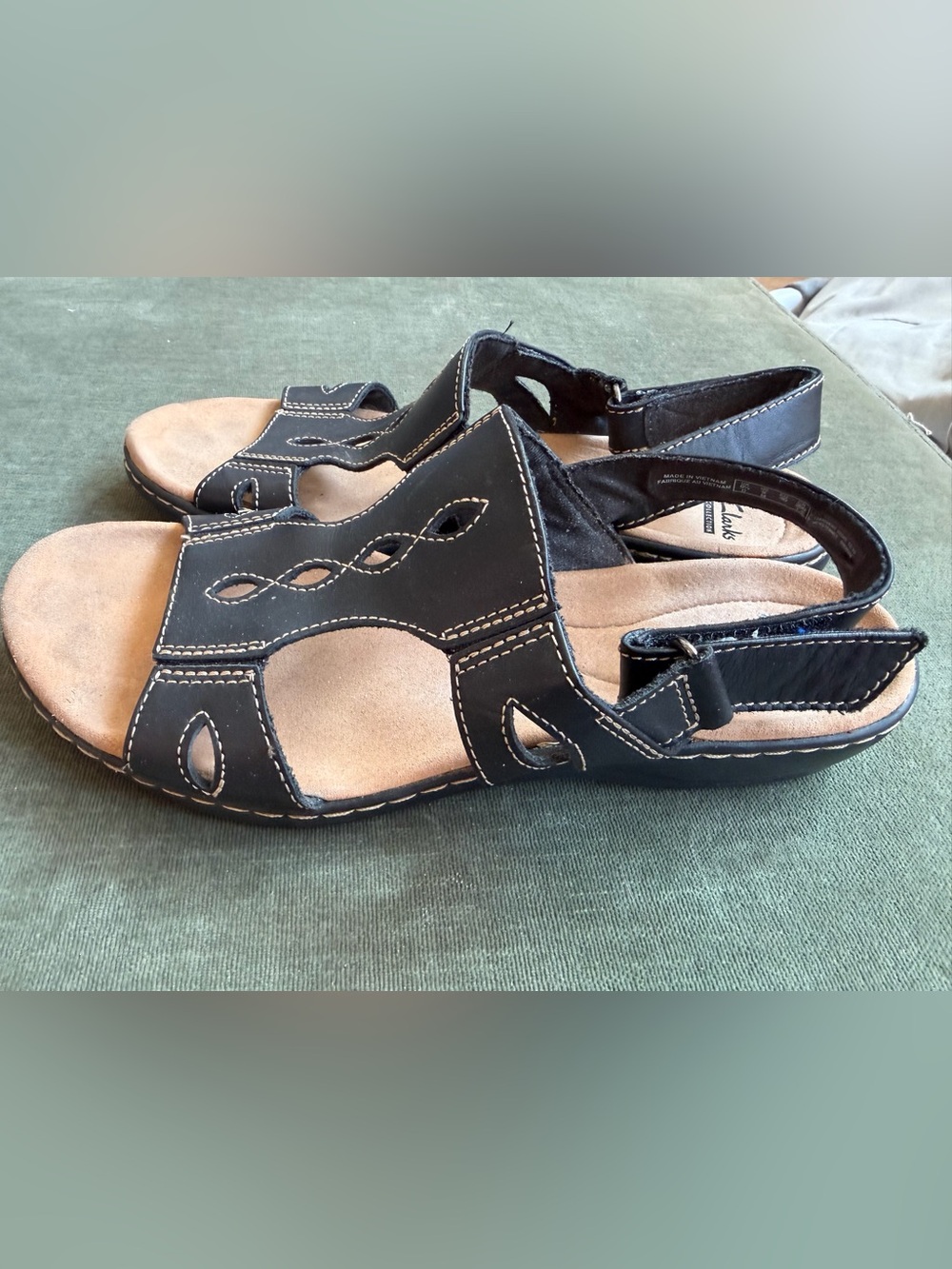Black Clarks Leisa Lakelyn Leather Sandals Size 9 EUC